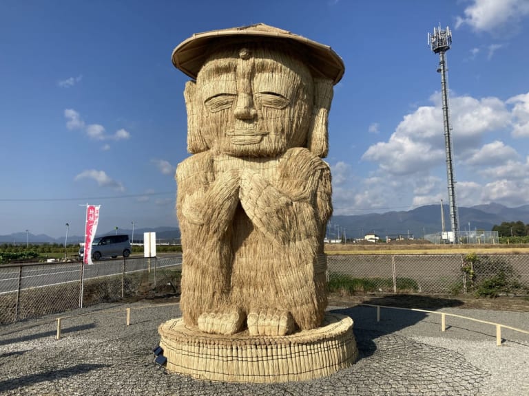 【鈴鹿市】深溝町営農組合ライスセンターに4mのわらアートが完成しました！ご利益有りそう♪ 鈴鹿市・亀山市